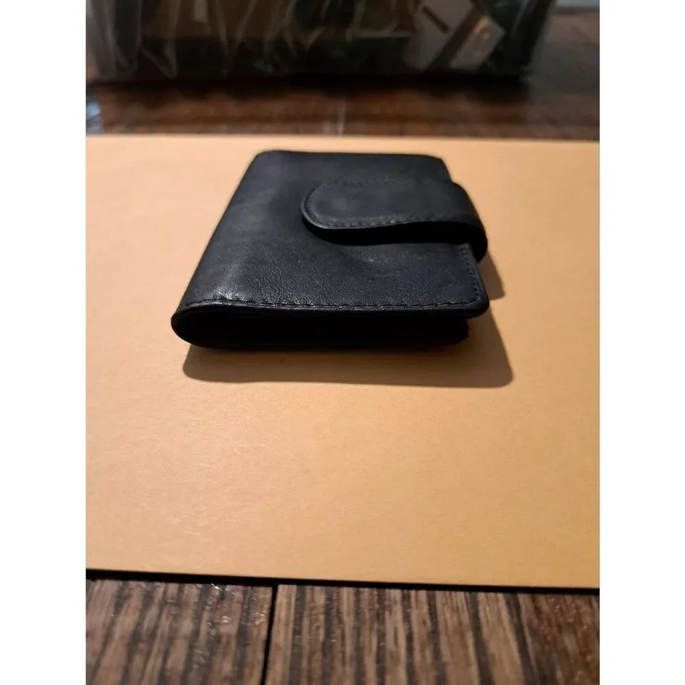 P&Y Black Leather Bifold Wallet Snap Closure ID Window Card Slots Unisex